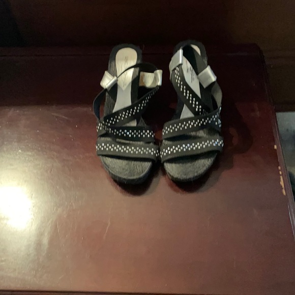 Sandals - Picture 1 of 2